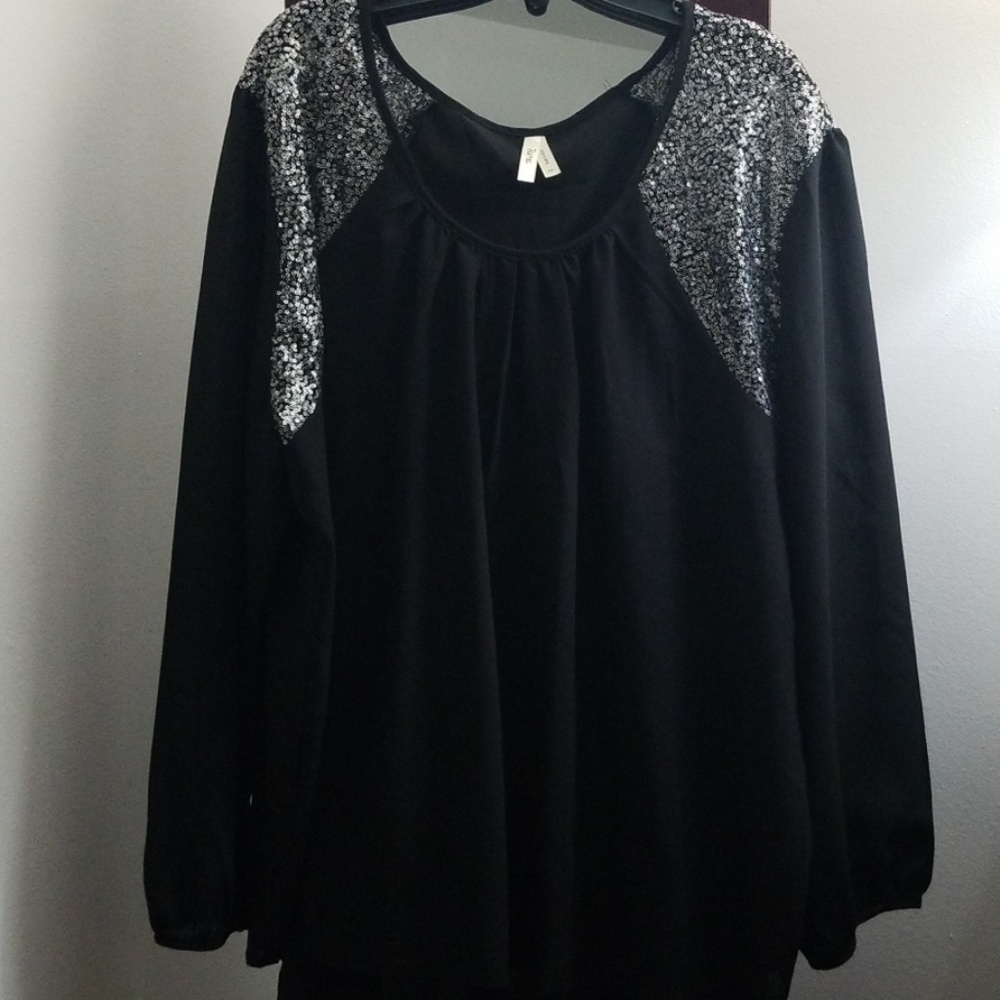 Blouse - Picture 2 of 8